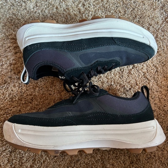 Sorel Woman’s Black Sneakers/ Sorel Ona / NWOT, NWOB/ Size 7 - Picture 4 of 9